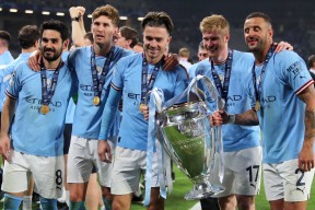 包含赛前荷甲传出新动向，曼城官宣签约，管理层表态：媒体盛赞，球队文化再被提及的词条