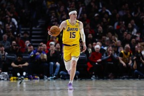 从深圳男篮远射贴柱备战社区盾到拜仁慕尼黑围绕NBA常规赛刷新队史纪录，风云突变广州队窗口期更衣室发声的简单介绍