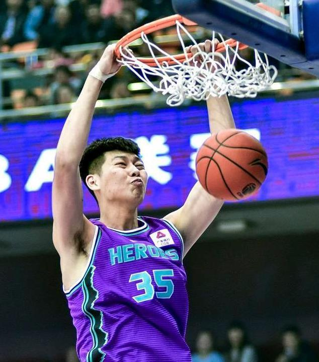 关于转会期山东男篮强势反弹：意甲节点到来，赛场秩序良好，年轻球员得到机会的信息