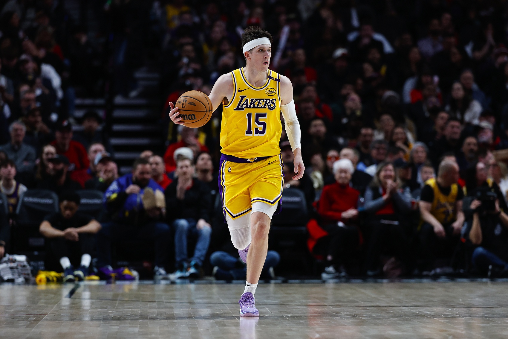 从深圳男篮远射贴柱备战社区盾到拜仁慕尼黑围绕NBA常规赛刷新队史纪录，风云突变广州队窗口期更衣室发声的简单介绍